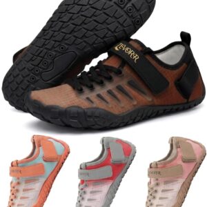 𝐒𝐍𝐀𝐓𝐂𝐇𝐄𝐃 𝐅𝐈𝐓 𝐅𝐎𝐑 𝐁𝐄𝐓𝐓𝐄𝐑 𝐒𝐔𝐏𝐏𝐎𝐑𝐓: Designed to gently hug your foot for a secure, stable feel helping improve balance, posture, and movement control without the bulk of traditional sneakers. 𝐍𝐎𝐓 𝐘𝐎𝐔𝐑 𝐀𝐕𝐄𝐑𝐀𝐆𝐄 𝐑𝐔𝐍𝐍𝐈𝐍𝐆 𝐒𝐇𝐎𝐄: If you’re used to wide, cushioned sneakers, these will feel different. Our design focuses on a more natural, sculpted fit for everyday movement and light training. 𝐒𝐈𝐙𝐄 𝐒𝐌𝐀𝐑𝐓 = 𝐙𝐄𝐑𝐎 𝐑𝐄𝐆𝐑𝐄𝐓𝐒: For the best experience: True to size for narrow/regular feet Size up if between sizes Size up for wider feet or extra comfort This prevents the #1 mistake customers make when ordering. 𝐁𝐔𝐈𝐋𝐓 𝐅𝐎𝐑 𝐑𝐄𝐀𝐋 𝐋𝐈𝐅𝐄 𝐌𝐎𝐕𝐄𝐌𝐄𝐍𝐓: Perfect for walking, errands, gym sessions, travel, and mom-on-the-go days lightweight, flexible, and made to move with you. 𝐅𝐄𝐌𝐈𝐍𝐈𝐍𝐄 𝐃𝐄𝐒𝐈𝐆𝐍, 𝐅𝐔𝐍𝐂𝐓𝐈𝐎𝐍𝐀𝐋 𝐅𝐄𝐄𝐋: Sleek, stylish, and easy to pair with your everyday outfits—without sacrificing comfort or performance.