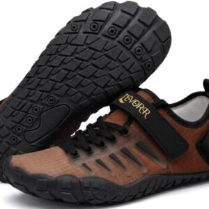 𝐒𝐍𝐀𝐓𝐂𝐇𝐄𝐃 𝐅𝐈𝐓 𝐅𝐎𝐑 𝐁𝐄𝐓𝐓𝐄𝐑 𝐒𝐔𝐏𝐏𝐎𝐑𝐓: Designed to gently hug your foot for a secure, stable feel helping improve balance, posture, and movement control without the bulk of traditional sneakers. 𝐍𝐎𝐓 𝐘𝐎𝐔𝐑 𝐀𝐕𝐄𝐑𝐀𝐆𝐄 𝐑𝐔𝐍𝐍𝐈𝐍𝐆 𝐒𝐇𝐎𝐄: If you’re used to wide, cushioned sneakers, these will feel different. Our design focuses on a more natural, sculpted fit for everyday movement and light training. 𝐒𝐈𝐙𝐄 𝐒𝐌𝐀𝐑𝐓 = 𝐙𝐄𝐑𝐎 𝐑𝐄𝐆𝐑𝐄𝐓𝐒: For the best experience: True to size for narrow/regular feet Size up if between sizes Size up for wider feet or extra comfort This prevents the #1 mistake customers make when ordering. 𝐁𝐔𝐈𝐋𝐓 𝐅𝐎𝐑 𝐑𝐄𝐀𝐋 𝐋𝐈𝐅𝐄 𝐌𝐎𝐕𝐄𝐌𝐄𝐍𝐓: Perfect for walking, errands, gym sessions, travel, and mom-on-the-go days lightweight, flexible, and made to move with you. 𝐅𝐄𝐌𝐈𝐍𝐈𝐍𝐄 𝐃𝐄𝐒𝐈𝐆𝐍, 𝐅𝐔𝐍𝐂𝐓𝐈𝐎𝐍𝐀𝐋 𝐅𝐄𝐄𝐋: Sleek, stylish, and easy to pair with your everyday outfits—without sacrificing comfort or performance.